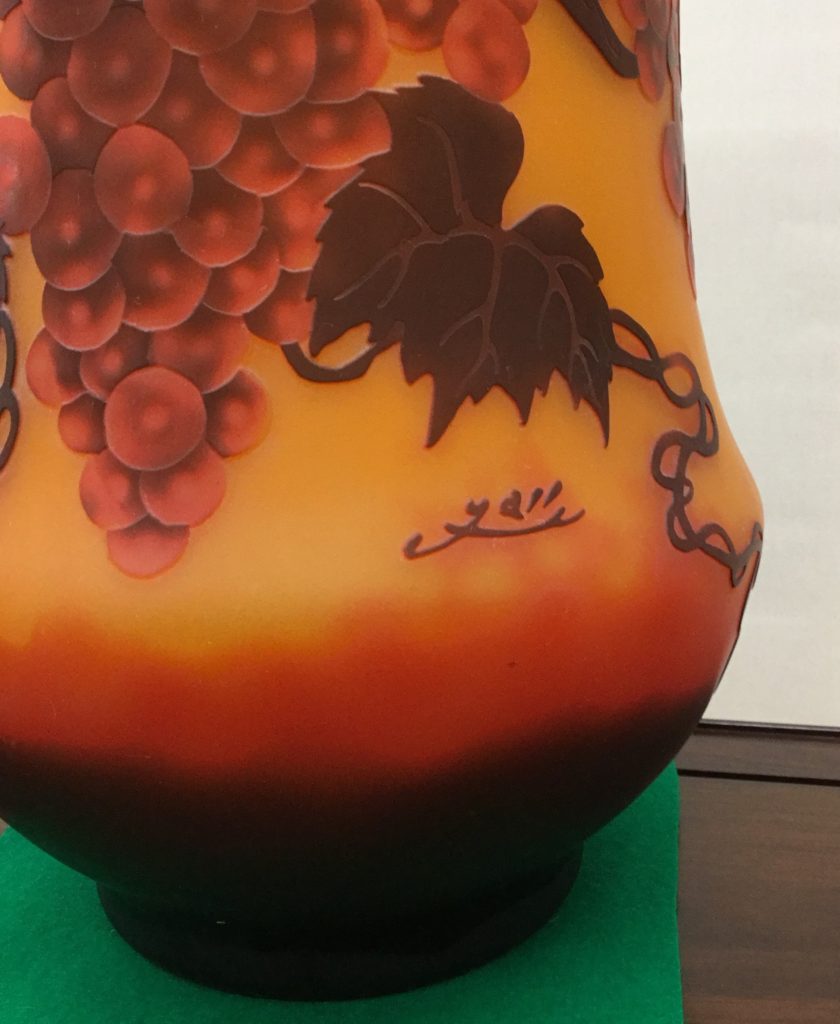 ガレ花瓶　葡萄図